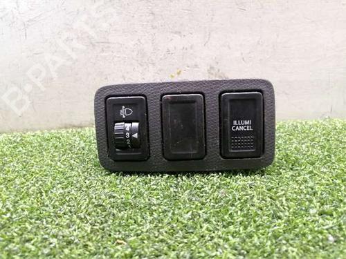 Used Headlight switch Headlight switch SUZUKI SWIFT III (MZ, EZ) 1.3 DDiS (RS413D) (69 hp) 39699295 39699295