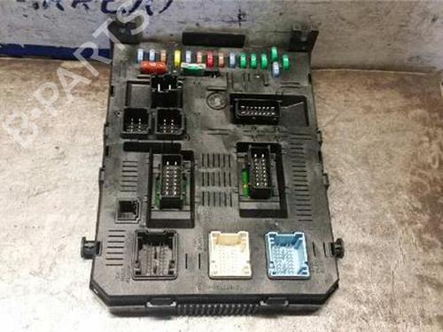 Used Fuse box Fuse box PEUGEOT 307 (3A/C) 1.6 HDi (90 hp) 31889358 31889358