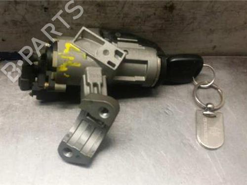 switch-toyota-corolla-_e12_-2001-2002-2003-2004-2005-2006-2007-2008-31896195 main image