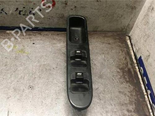 Used Left front window switch PEUGEOT 307 (3A/C) 1.6 16V (109 hp) 31895877