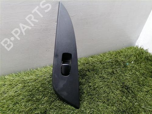 right-rear-window-switch-nissan-pulsar-hatchback-c13-2014-31900941 main image