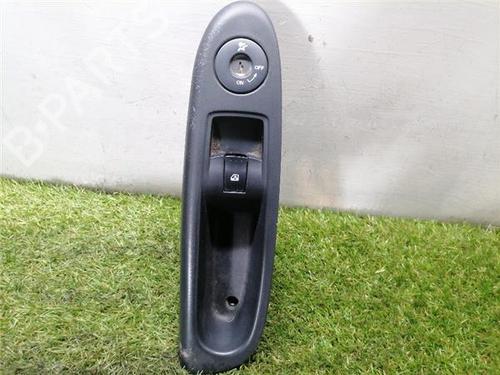 Højre fortil elrude kontakt Højre fortil elrude kontakt RENAULT CLIO II (BB_, CB_) 1.2 16V (BB05, BB0W, BB11, BB27, BB2T, BB2U, BB2V, CB05,... (75 hp) 36453056 36453056
