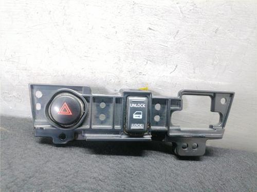 Used Warning switch Warning switch NISSAN NV200 Van 1.5 dCi 85 (M20, M20N, M20M) (86 hp) 33477989 33477989