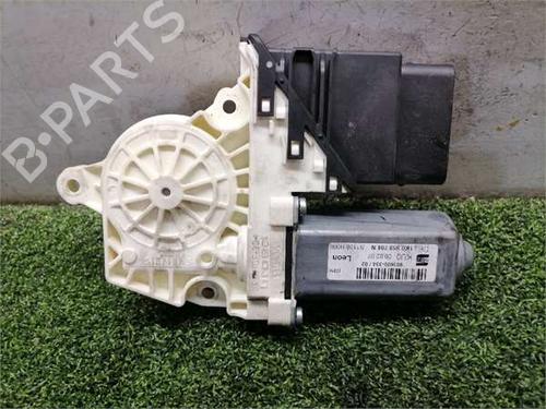 Used Right rear window motor Right rear window motor SEAT LEON (1P1) 1.9 TDI (105 hp) 40517492 40517492
