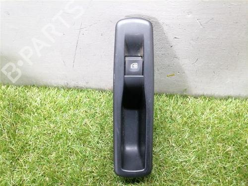 Used Right rear window switch Right rear window switch RENAULT MEGANE III Hatchback (BZ0/1_, B3_) 1.2 TCe (BZ2B, BZ11) (116 hp) 33248808 33248808