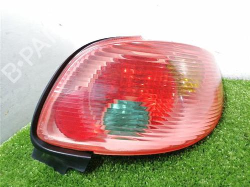 Used Right taillight Right taillight PEUGEOT 206 Hatchback (2A/C) 1.4 i (75 hp) 33808136 33808136