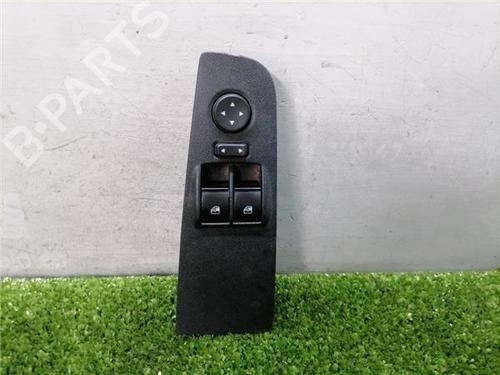 left-front-window-switch-fiat-grande-punto-199_-2005-33679367 main image
