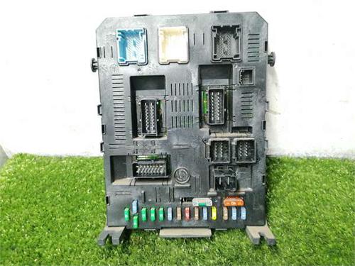 Used Fuse box Fuse box 36819834 36819834