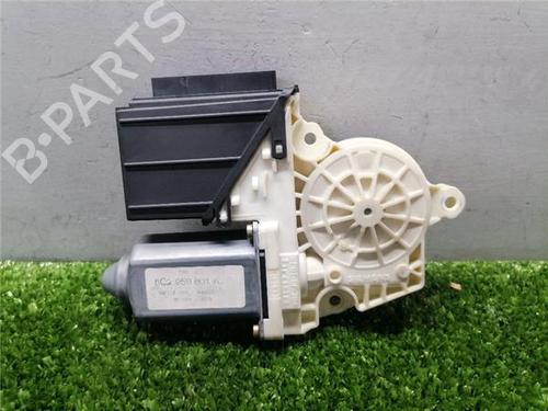 Used Left front window motor Left front window motor SEAT IBIZA III (6L1) 1.9 SDI (64 hp) 33612890 33612890