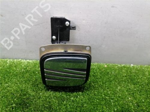 Used Tailgate handle Tailgate handle SEAT IBIZA III (6L1) 1.4 TDI (70 hp) 33679280 33679280