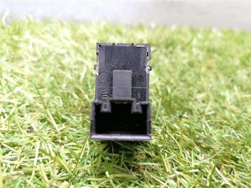 Left rear window switch VW PASSAT B6 (3C2) 1.8 TSI | BP33248696I29 - Image 2