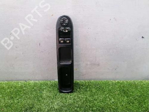 Comutador vidro frente esquerdo Comutador vidro frente esquerdo PEUGEOT 207 (WA_, WC_) 1.4 (73 hp) 35887662 35887662
