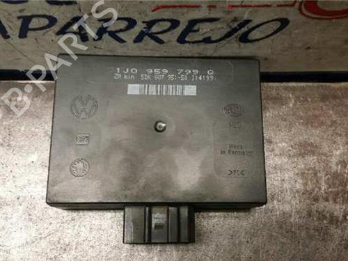 Module électronique VW BORA I (1J2) 1.6 (101 hp) 31895478