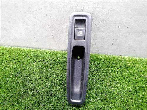 Høyre bak elrute bryter DACIA LOGAN III (3K_) 1.0 TCe 90 (3KM6) (91 hp) 32768465