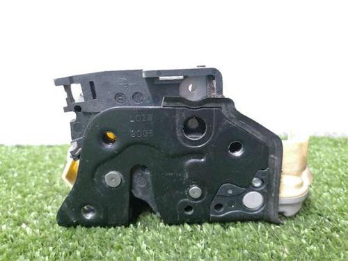 Front left lock VW PASSAT B6 (3C2) 2.0 TDI | BP36146664C98 - Image 3