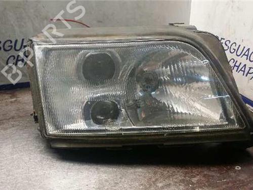 Used Right headlight AUDI 100 C4 Saloon (4A2) 2.6 (150 hp) 31889158