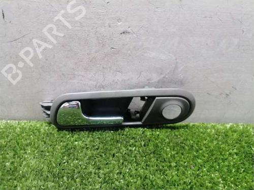 Puxador interior frente esquerdo Puxador interior frente esquerdo SEAT CORDOBA (6L2) 1.4 TDI (70 hp) 36028142 36028142