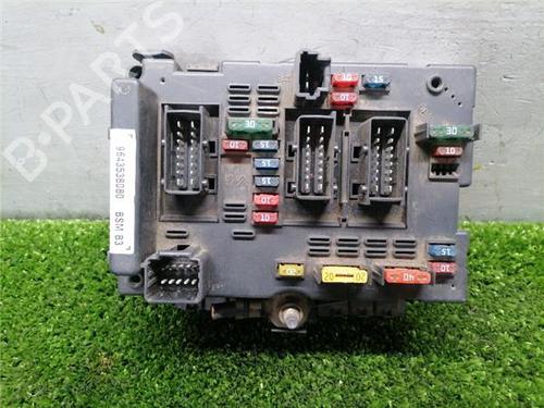 Used Fuse box Fuse box 32690456 32690456