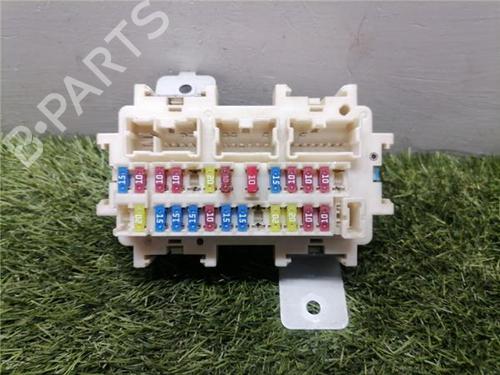 Used Fuse box RENAULT KOLEOS I (HY_) 2.0 dCi 4x4 (HY0K) (150 hp) 31890748