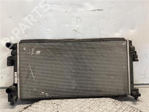 Radiateur à eau VW GOLF VII (5G1, BQ1, BE1, BE2) 1.6 TDI (105 hp) 31961987