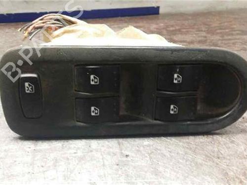 Used Left front window switch Left front window switch RENAULT MEGANE II (BM0/1_, CM0/1_) 1.6 16V (BM0C, CM0C) (113 hp) 31895207 31895207