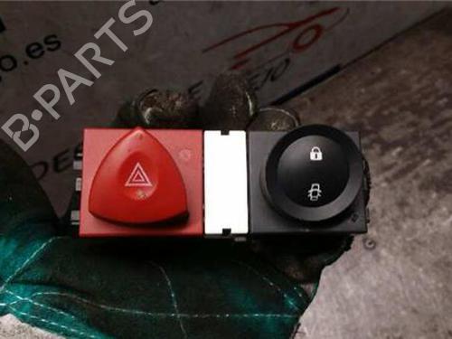 Used Warning switch RENAULT MEGANE II (BM0/1_, CM0/1_) 1.5 dCi (BM02, BM13, BM2A, CM02, CM13) (101 hp) 31895106