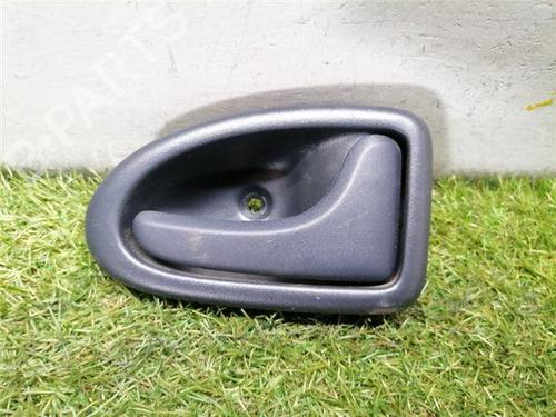 Puxador interior trás direito Puxador interior trás direito RENAULT CLIO II (BB_, CB_) 1.2 16V (BB05, BB0W, BB11, BB27, BB2T, BB2U, BB2V, CB05,... (75 hp) 36453053 36453053