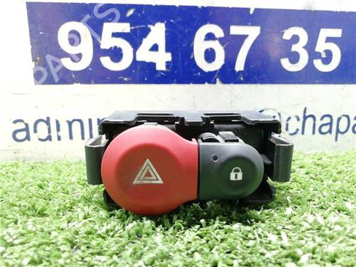 Used Warning switch RENAULT CLIO III (BR0/1, CR0/1) 1.5 dCi (BR17, CR17) (86 hp) 31897184