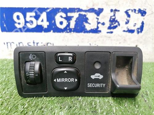 Commande retroviseurs TOYOTA COROLLA (_E12_) 2.0 D-4D (CDE120R, CDE120L_) (116 hp) 31892366