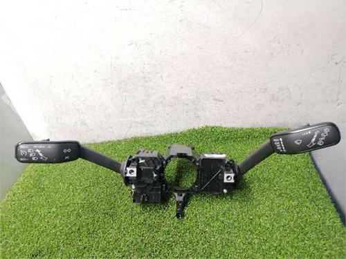 switch-skoda-rapid-spaceback-nh1-2012-2013-2014-2015-2016-2017-2018-2019-38547777 main image