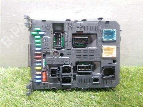 Used Fuse box Fuse box PEUGEOT 5008 (0U_, 0E_) 2.0 HDi 150 / BlueHDi 150 (150 hp) 32821138 32821138