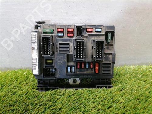 Used Fuse box Fuse box 36819716 36819716