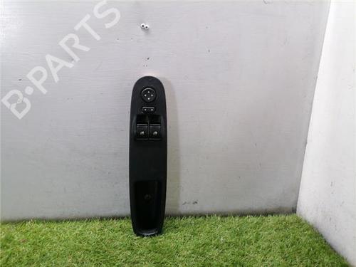 Used Left front window switch Left front window switch FIAT PUNTO (199_) 1.3 D Multijet (75 hp) 36282565 36282565