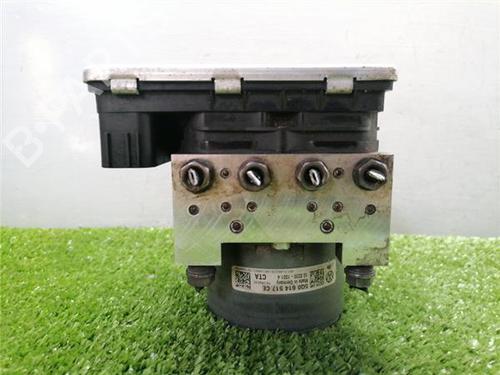 Used ABS pump AUDI A3 Sportback (8VA, 8VF) 1.6 TDI (115 hp) 31894408