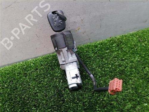 Used Switch Switch PEUGEOT 407 (6D_) 2.0 (6DRFNB, 6DRFNE) (136 hp) 32690553 32690553