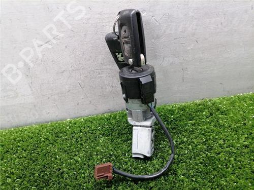 Used Switch Switch PEUGEOT 5008 (0U_, 0E_) 2.0 HDi 150 / BlueHDi 150 (150 hp) 32511158 32511158