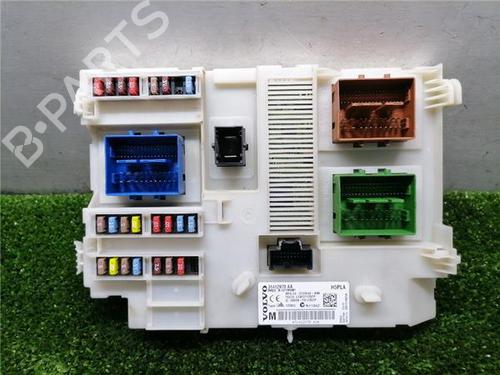 Used Fuse box Fuse box VOLVO V60 I (155) D5 Hybrid AWD (230 hp) 32821332 32821332