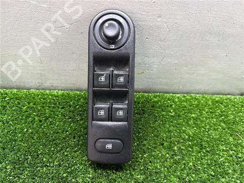 Used Left front window switch RENAULT CAPTUR I (J5_, H5_) 1.5 dCi 90 (J5N4, J5M5, J5MW, J5M6, J5AL, J5AJ) (90 hp) 31901795