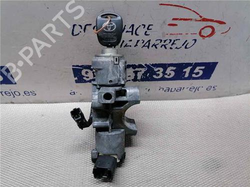 Used Switch TOYOTA AVENSIS (_T25_) 2.0 D-4D (CDT250_, CDT250R) (116 hp) 31899451