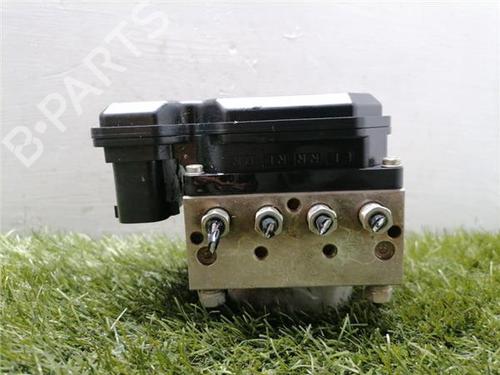 Used ABS pump NISSAN X-TRAIL II (T31) 2.0 dCi 4x4 (150 hp) 31894208