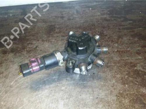 Used Injection rail FORD FOCUS I (DAW, DBW) 1.8 TDCi (100 hp) 31894657