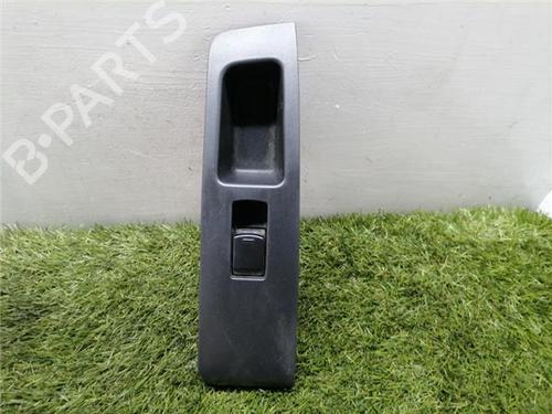 Used Right front window switch NISSAN X-TRAIL II (T31) 2.0 dCi 4x4 (150 hp) 31900961