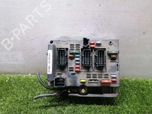 Used Fuse box Fuse box 37163165 37163165