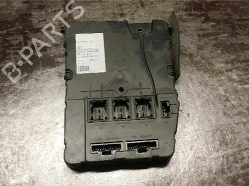 Used Fuse box RENAULT MEGANE II (BM0/1_, CM0/1_) 1.5 dCi (BM02, BM13, BM2A, CM02, CM13) (101 hp) 31889140