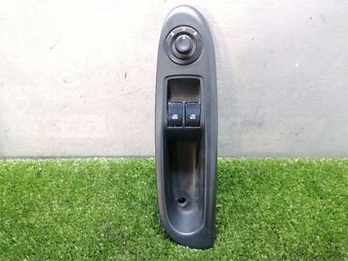 Comutador vidro frente esquerdo Comutador vidro frente esquerdo RENAULT CLIO II (BB_, CB_) 1.2 16V (BB05, BB0W, BB11, BB27, BB2T, BB2U, BB2V, CB05,... (75 hp) 35936127 35936127