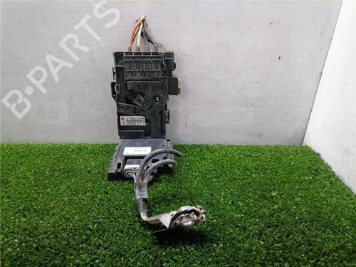 Used Fuse box Fuse box PEUGEOT 5008 (0U_, 0E_) 2.0 HDi 150 / BlueHDi 150 (150 hp) 32511151 32511151
