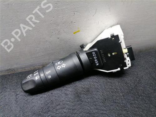 switch-nissan-nv200-van-2010-33477973 main image