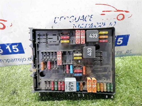 fuse-box-vw-touran-1t1-1t2-2003-2004-2005-2006-2007-2008-2009-2010-2011-31890603 main image