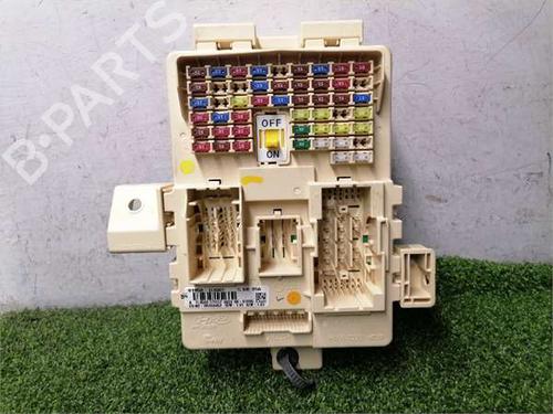 Used Fuse box Fuse box 39157008 39157008