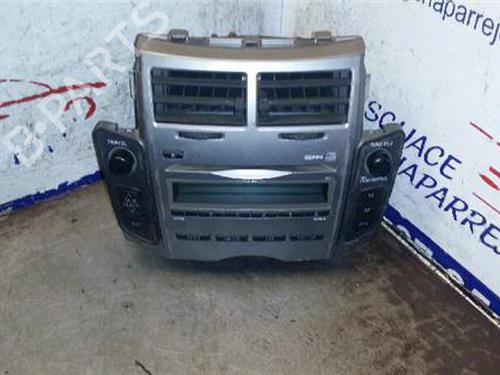 radio-toyota-yaris-_p9_-2005-2006-2007-2008-2009-2010-2011-2012-2013-2014-31896163 main image